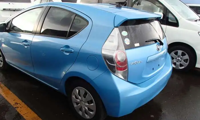 Toyota Aqua S гибридный хетчбек супер экономичный, фотография 11