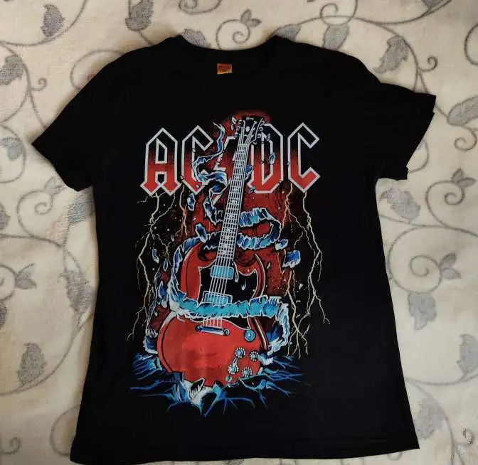 Футболка с AC/DC, фотография 1