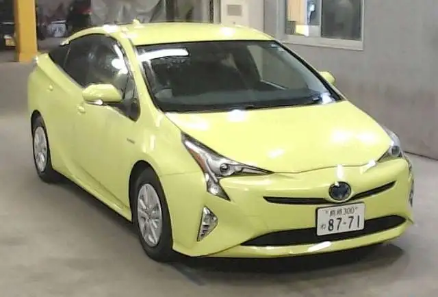 Лифтбек гибрид Toyota Prius кузов ZVW50 модификация S Toyota Safety Sense P гв 2016, фотография 4
