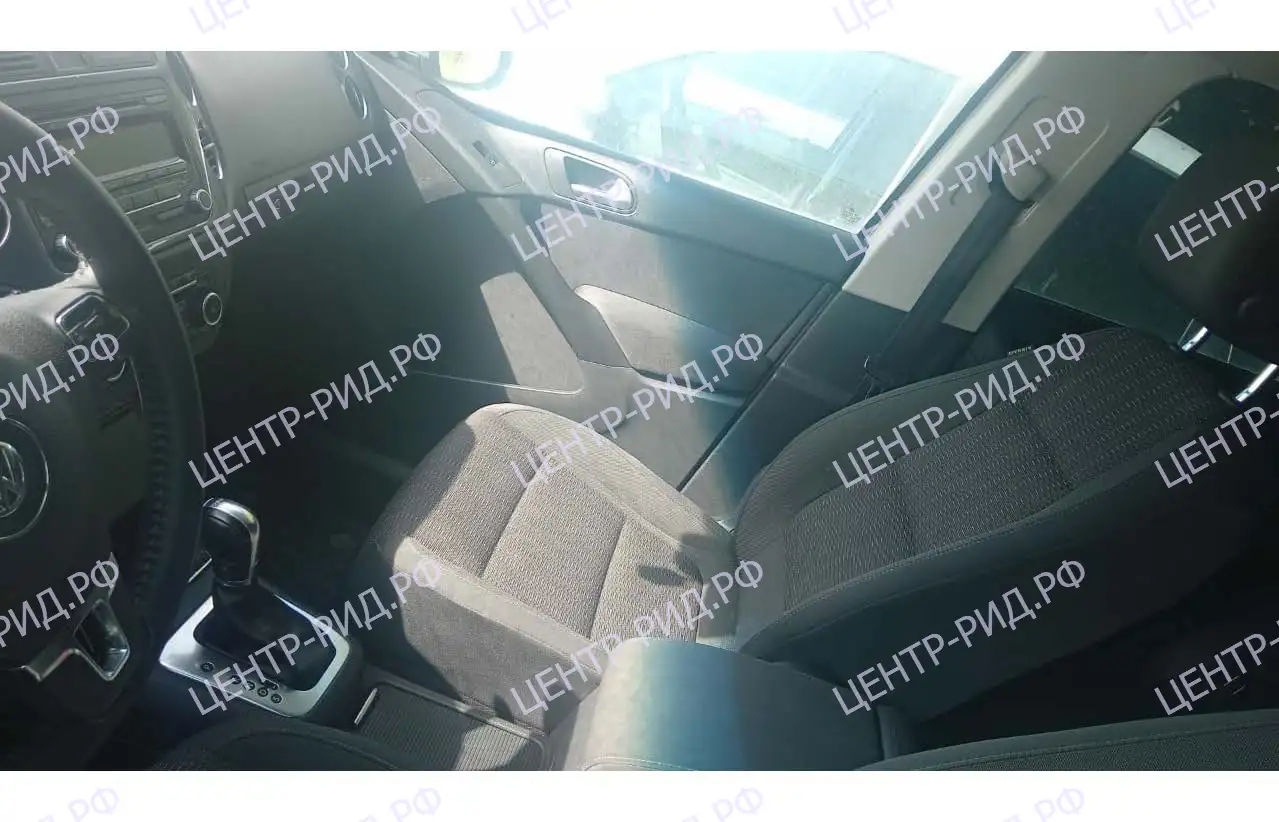 Автомобиль Volkswagen Tiguan, 2012, фотография 10