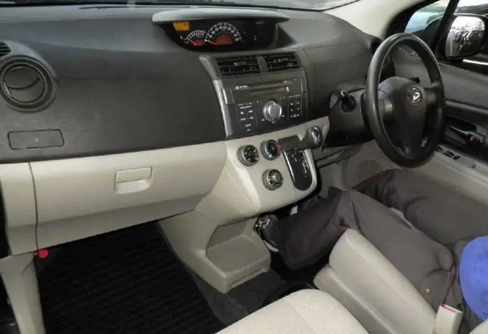 Daihatsu Boon Luminas 7-ми местный минивен, фотография 2