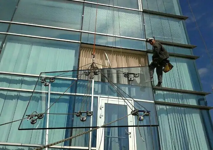 Замена стёкол и ремонт стеклопакетов на высоте, фотография 1