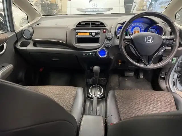 Универсал гибрид Honda Fit Shuttle Hybrid кузов GP2 модификация Hybrid Smart Selection Fine Line, фотография 5