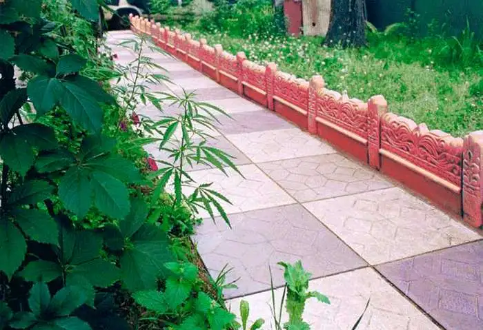 Тротуарная плитка. Брусчатка. Парковочные столбики. Укладка тротуарной плитки, фотография 1