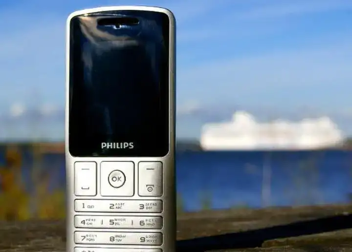 Philips Xenium X130 оригинал,2-сим,комплект., фотография 1