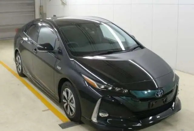 Лифтбек гибрид Toyota Prius PHV кузов ZVW52 модификация S Navi Package Safety Plus гв 2018, фотография 1
