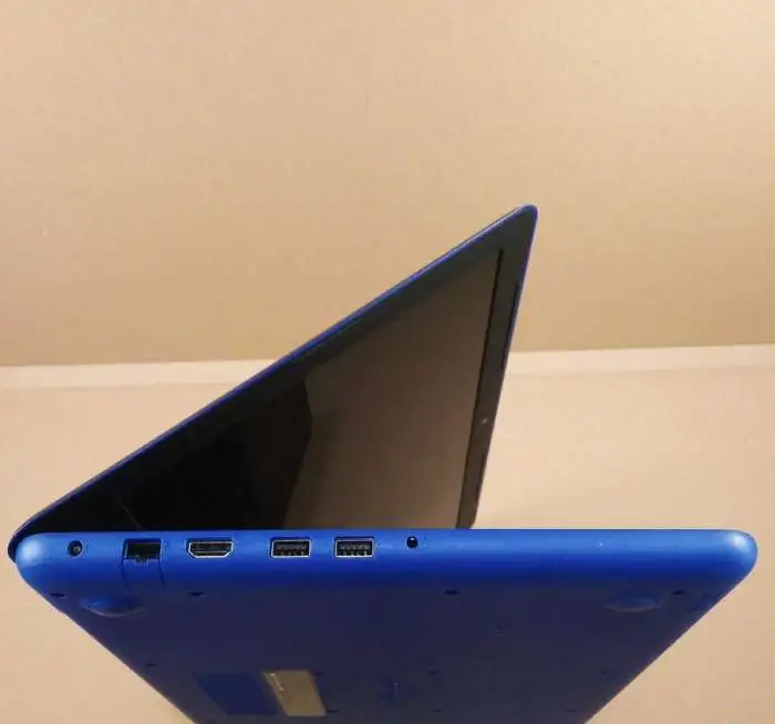 Dell Inspiron 15 (Core i3 6006U/ Radeon R7 2Гб), фотография 8