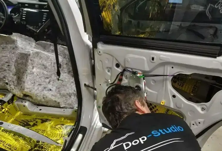 Шумоизоляция салона авто в Москве, фотография 1