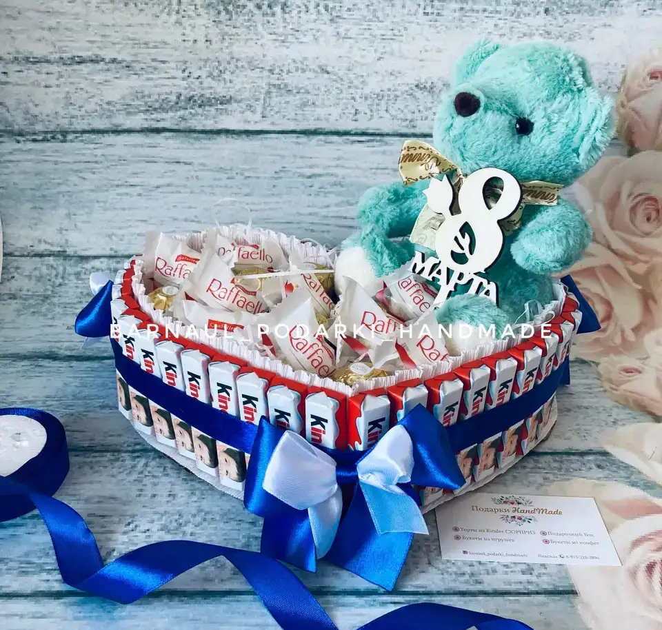 Торт из киндер сюрприз, конфет, шоколада, фотография 3