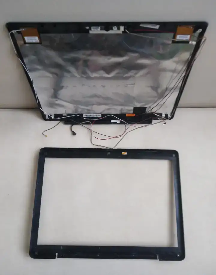 Toshiba Satellite A200 / A210 Крышка и рамка  матрицы, фотография 3