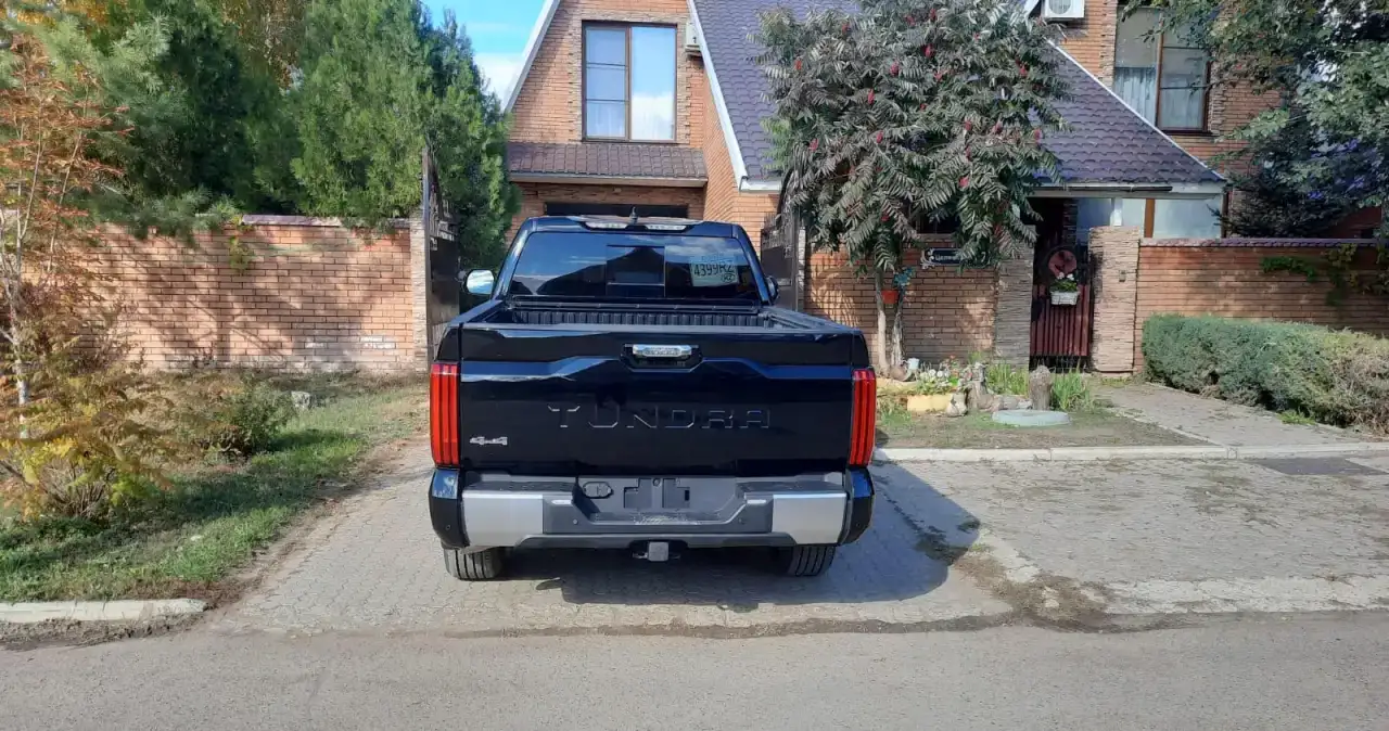 TOYOTA TUNDRA 2022, фотография 3