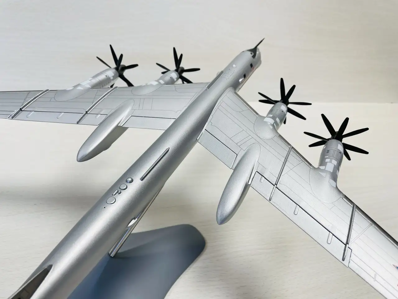 Модель САМОЛЕТА ТУ-95, фотография 1