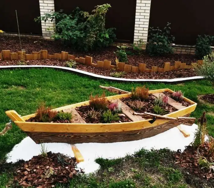 Клумба из лодки, фотография 1
