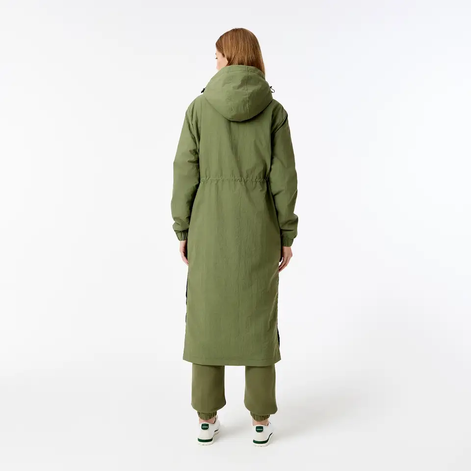 Женская длинная парка lacoste с капюшоном и боковым клапаном на пуговицах, фотография 2