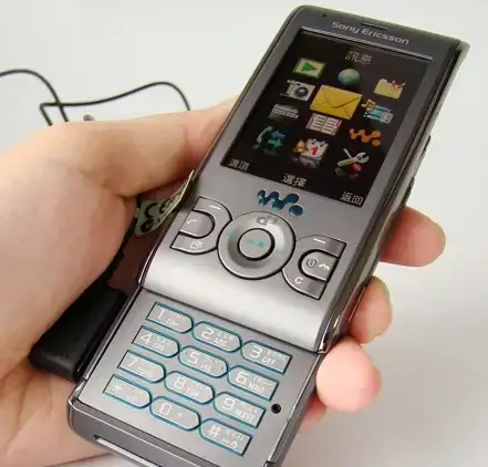 Мобильный телефон Sony Ericsson W595i, фотография 1