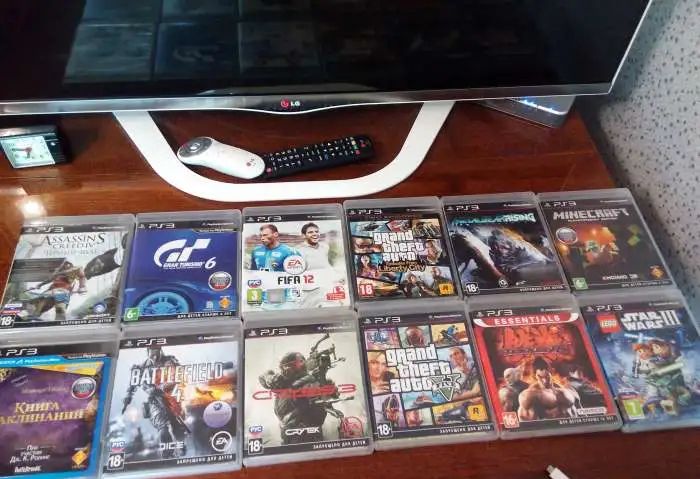 Sony PlayStation 3 Super Slim 12 ГБ, фотография 2
