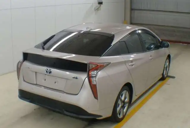 Лифтбек гибрид Toyota Prius кузов ZVW51 модификация A Touring Selection гв 2016, фотография 3
