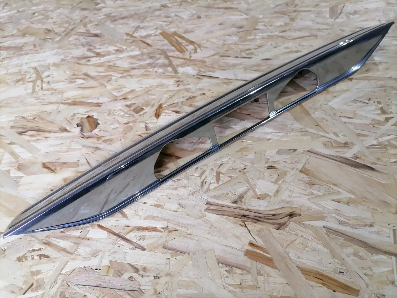 Накладка крышки багажника Honda Stepwgn rk5, фотография 3