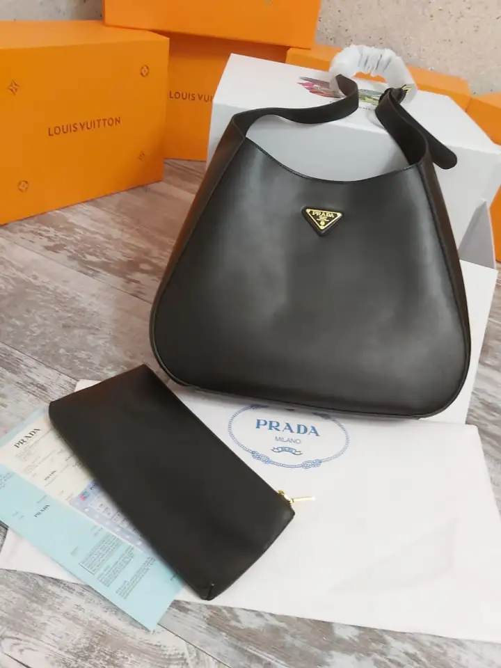 Сумка женская Prada Cleo чёрная, фотография 1