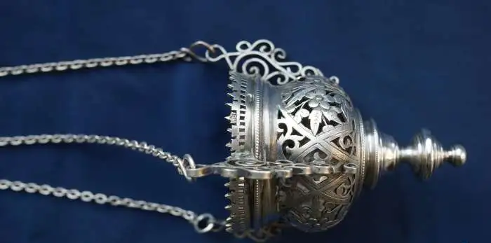 Лампада церковная серебряная, украшенная изысканной штихельной гравировкой и резьбой. Мастерская ИВ. Москва, 1890-е гг, фотография 7