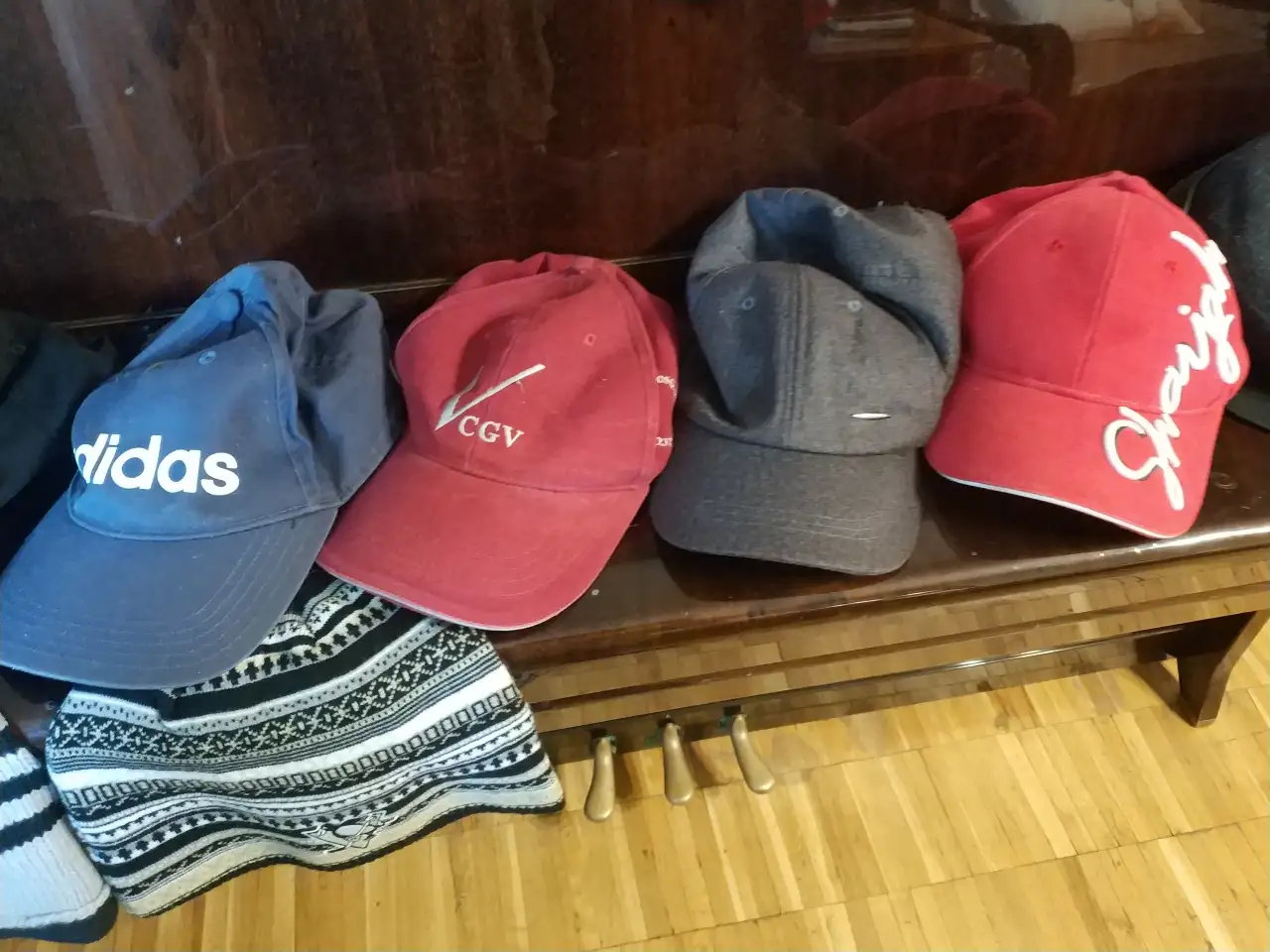 Шапка шерсть  Шапка нубук Шляпа Бейсболки разные Icon   Adidas  красная  черная  фиолетовая серая, фотография 5