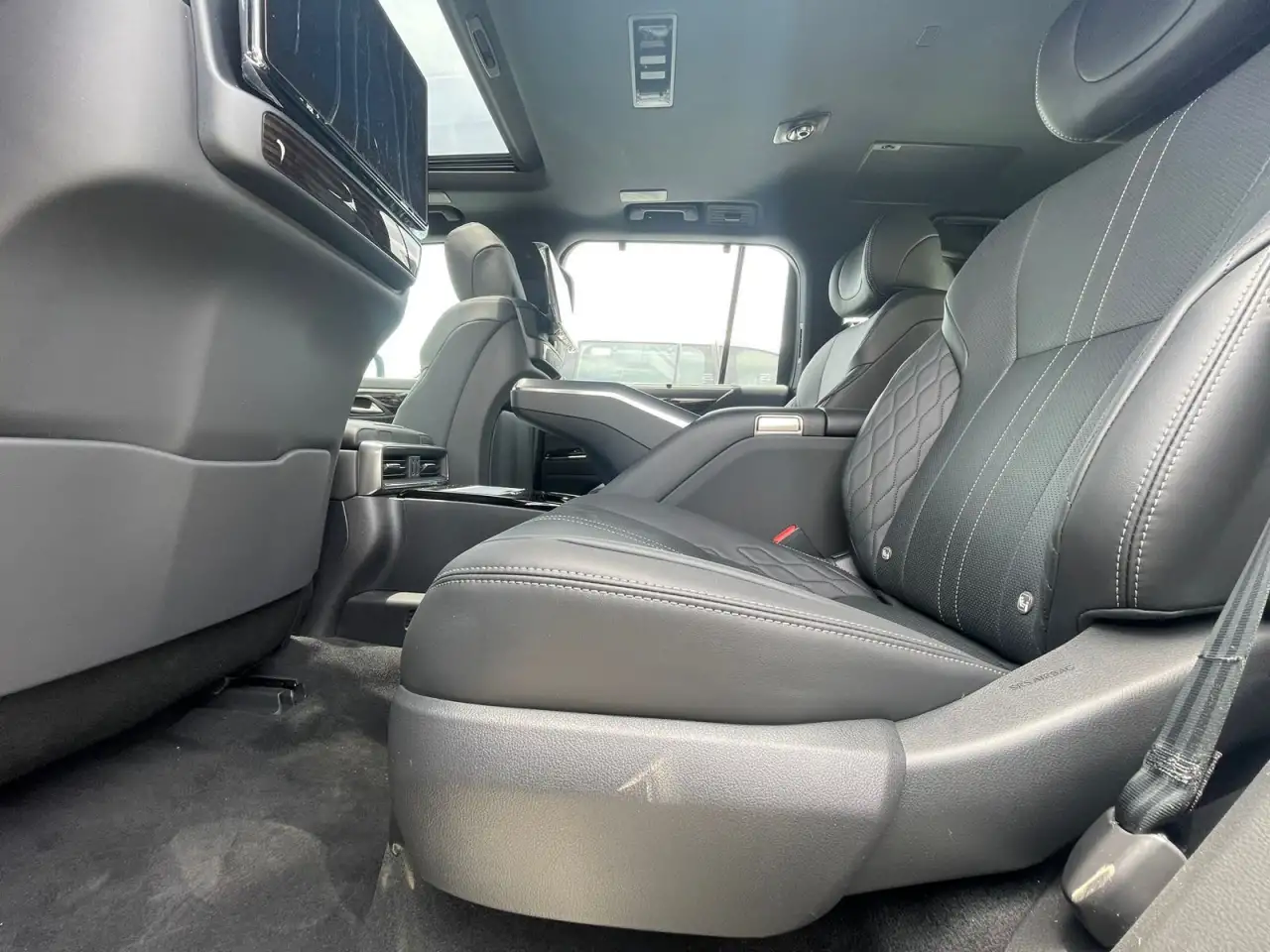 Lexus LX Prestigeгода выпуска Парралейный Импорт Под Заказ, фотография 2