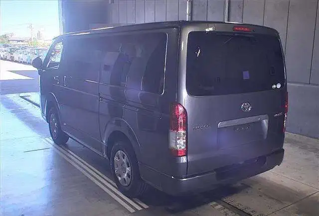 Грузопассажирский микроавтобус Toyota Hiace Van кузов GDH201V 5 мест 1,2 тн гв 2018, фотография 2