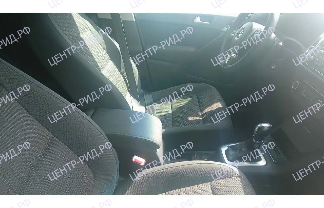 Автомобиль Volkswagen Tiguan, 2012, фотография 5