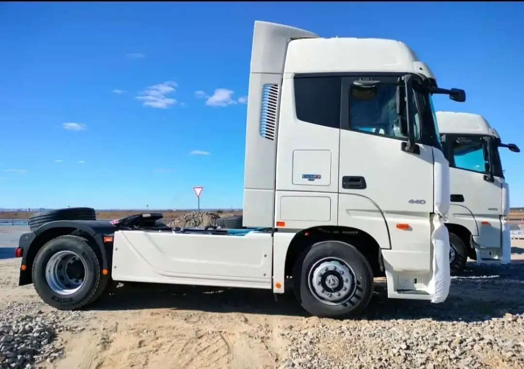 Тягач Foton 4x2 1846AMT 470л.с., фотография 3