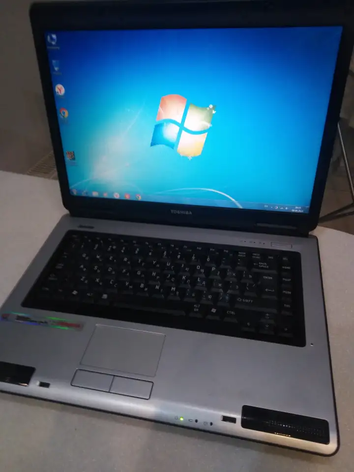 Toshiba Satellite L40-139 ноутбук, фотография 3
