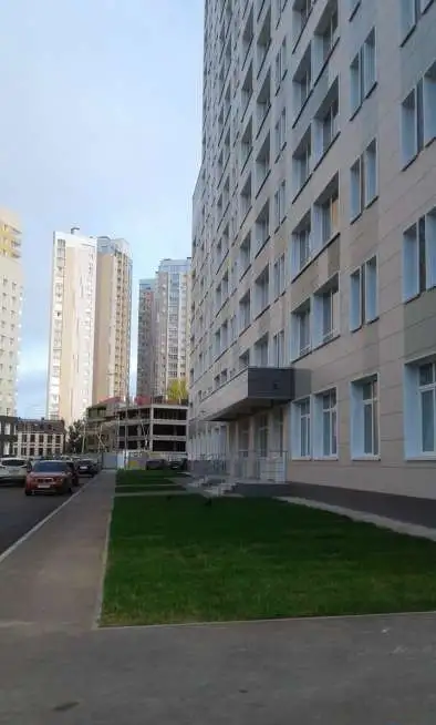 Продается 1-но комнатная квартира 43 кв.м по ул.Павлюхина/ ул.Роторная, 8 эт., Суконная слобода м., ул.Роторная 27 д  ЖК  Возрождение, фотография 2