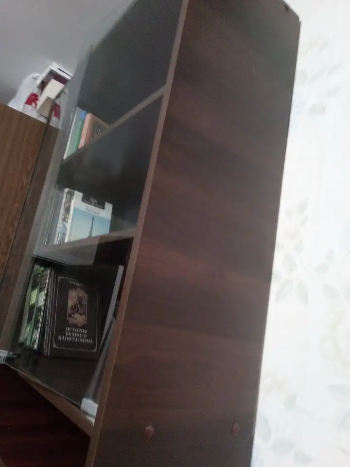Книжный шкаф с подарком, 237 см выс79 см шир27,5 см глуб, хорош сост, темн-коричн, фотография 11