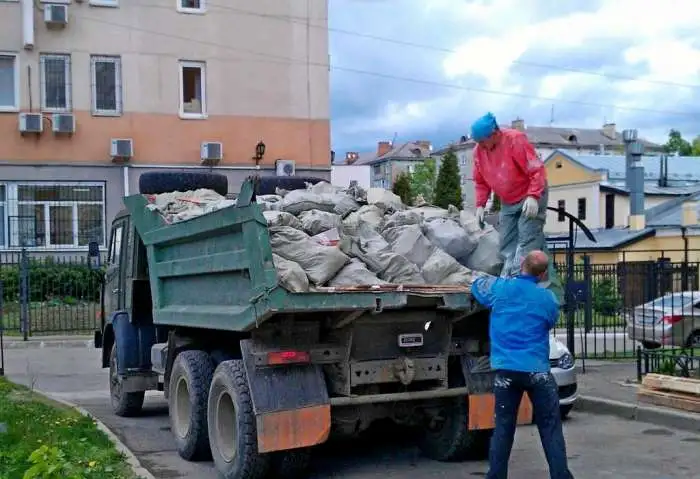 Камаз самосвал для вывоза мусора в Нижнем Новгороде, фотография 1