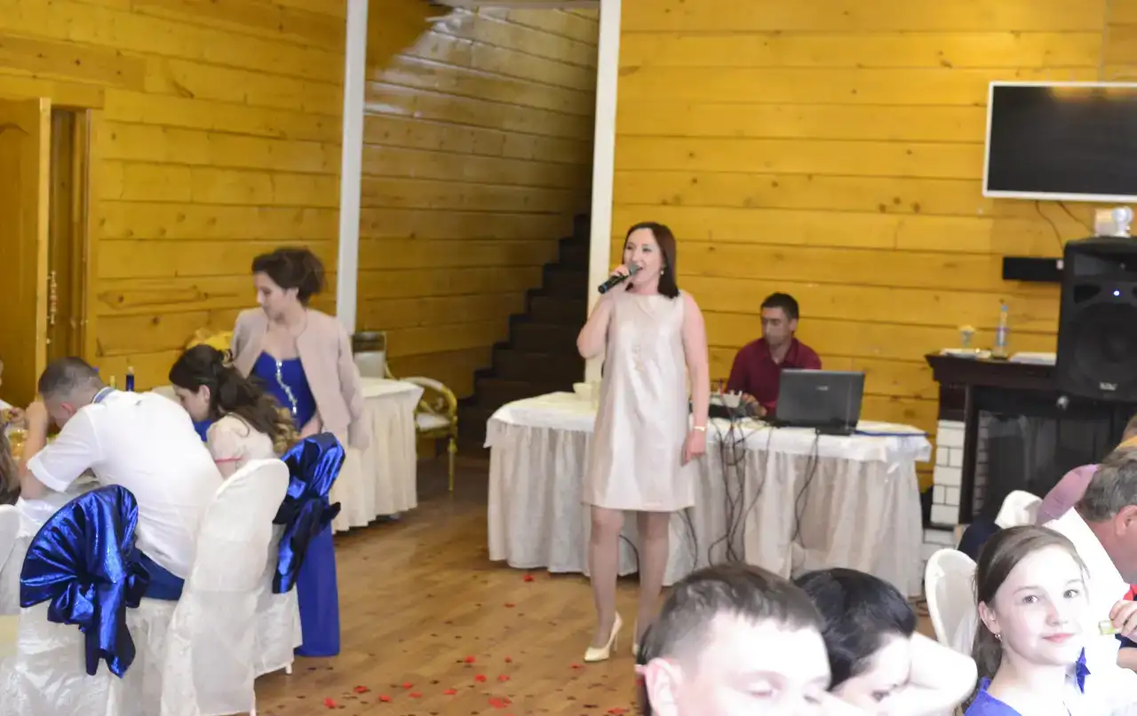 Ведущая и ди-джей на свадьбу, фотография 16