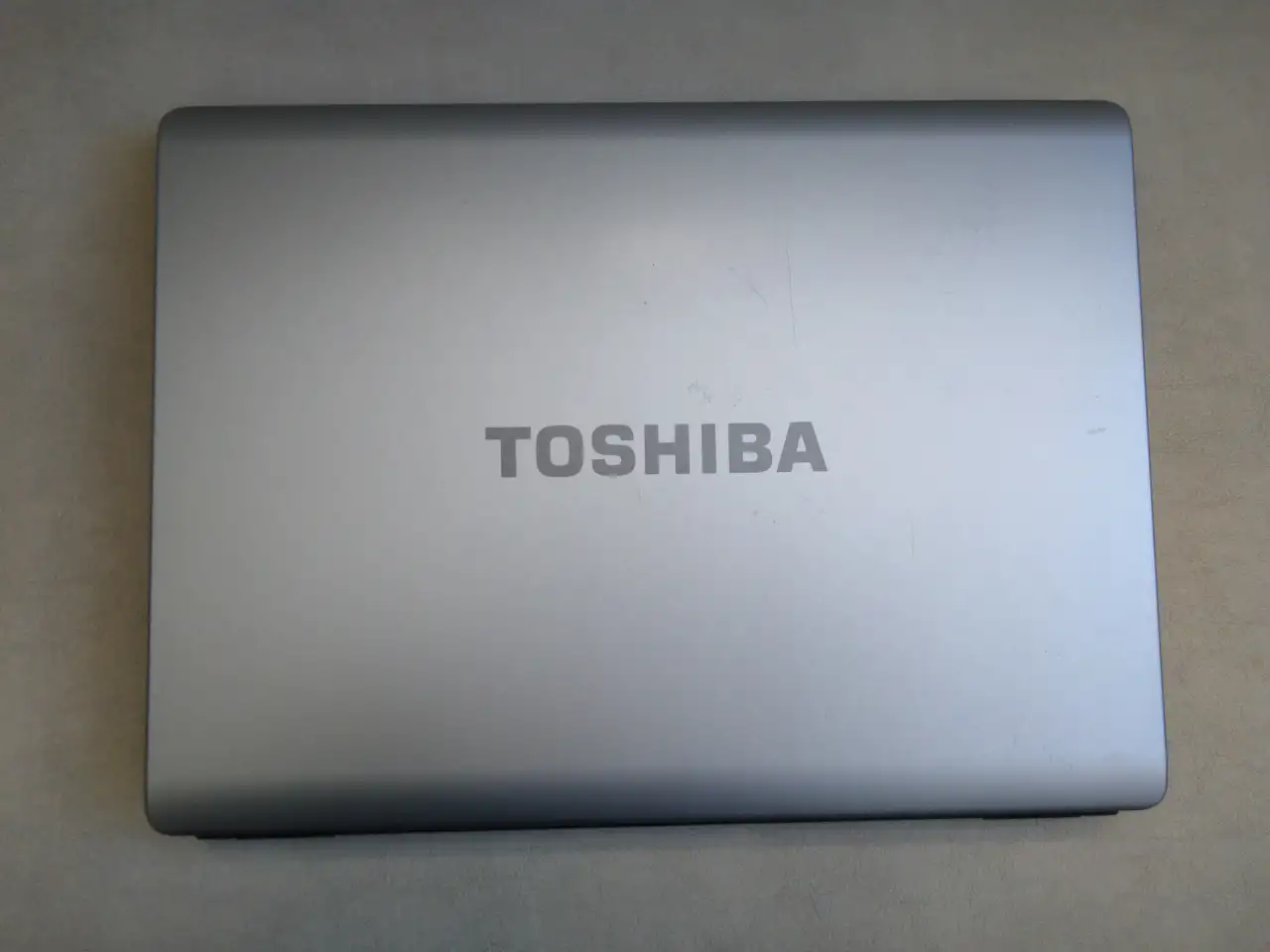 Toshiba Satellite L300-11M ноутбук рабочий, фотография 2