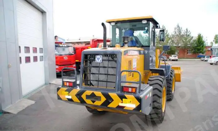 фронтальный погрузчик XCMG LW300FN с лесозахватом, фотография 7