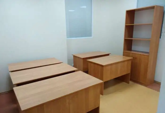 Витрины, прилавки, стеллажи, стойки, офисная мебель в наличии, фотография 4