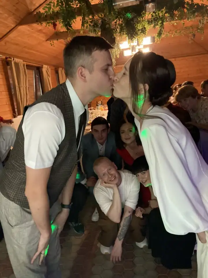 Ведущая и певица на праздник. Подарок-клип-песня про молодоженов!, фотография 7