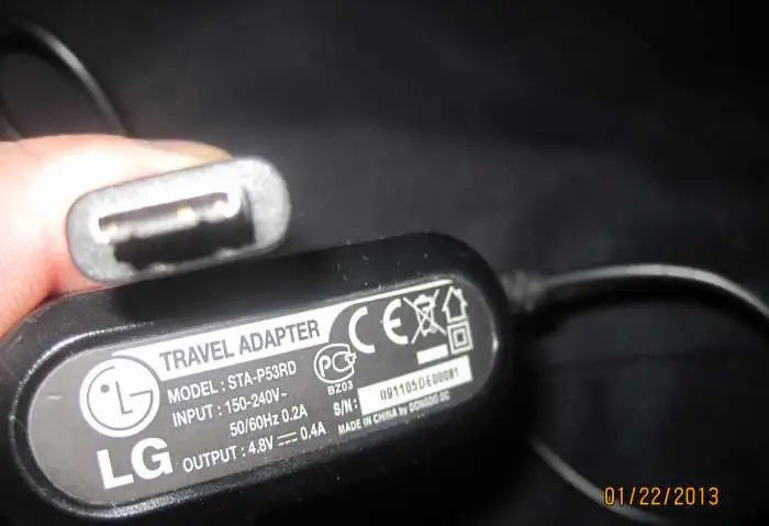 Зарядка sony-ericsson  cst-13  4.9v - 450 ma разъём выхода нестандартный используется в частности  как зарядка для пита, фотография 3