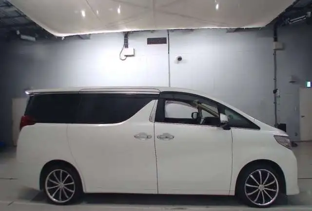 Toyota Alphard 2.5, фотография 3