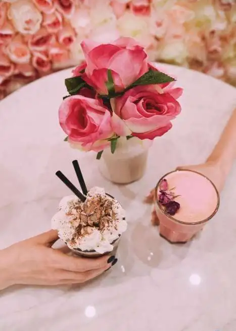 Самые вкусные десерты в кафе Chloe, фотография 1