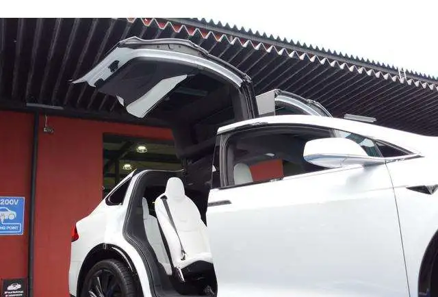 Продажа автомобилей Tesla, фотография 8