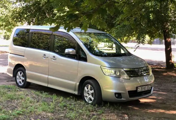 Nissan Serena 2009 год полный привод, фотография 3