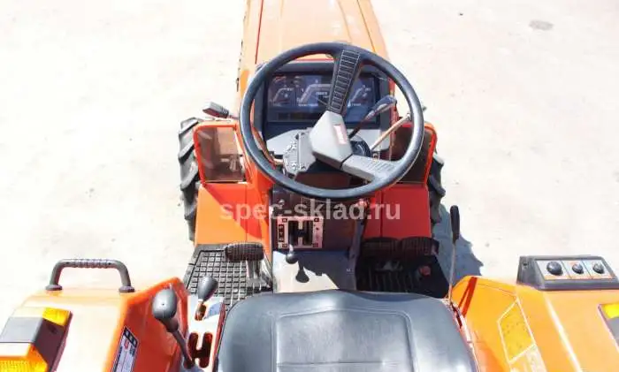 Японский мини трактор KUBOTA L1-195D, фотография 1