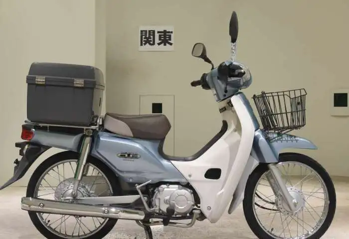 Мотоцикл дорожный Honda Super Cub рама AA04 скутерета корзина рундук гв 2012, фотография 2