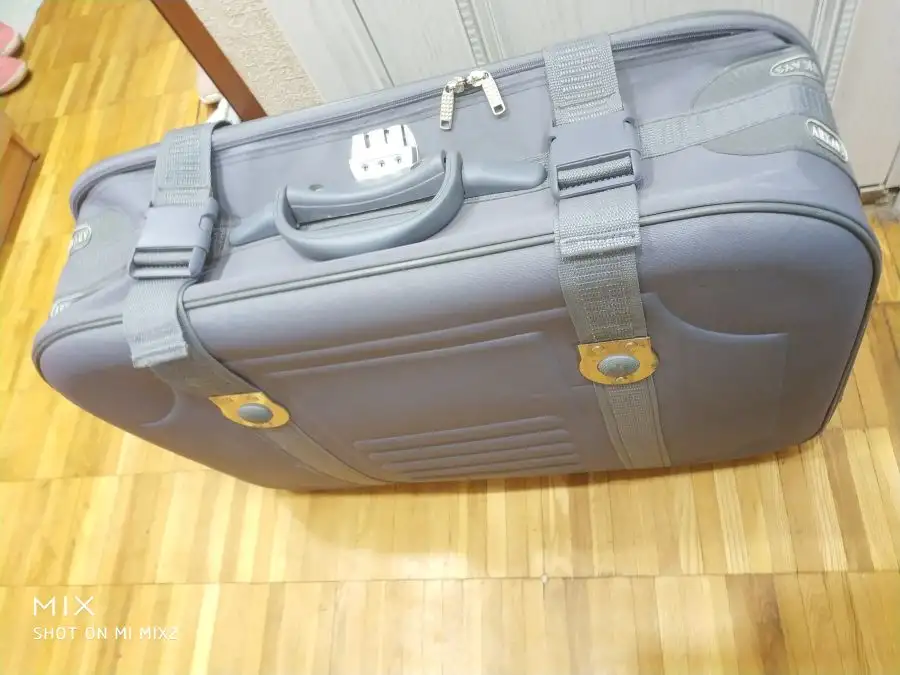 Компактная черная кожаная чистая малая Барсетка 15x10x7 см  Langnika Italy Италия  Сзади место для ремня, фотография 14