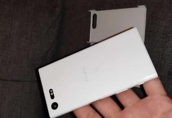 Смартфон Sony Xperia X Compact, фотография 2