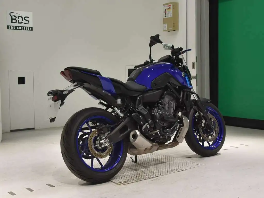 Мотоцикл naked bike Yamaha MT-07 рама RM33J нэйкед байк среднекубатурный спортивный дорожный гв 2022, фотография 5