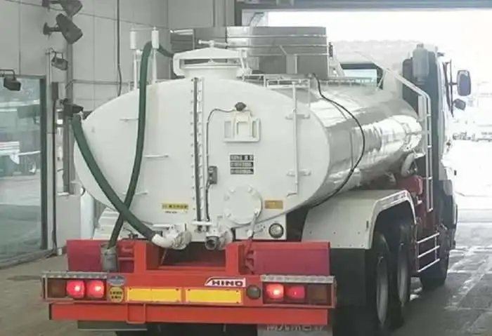 Hino Profia ассенизатор, фотография 2
