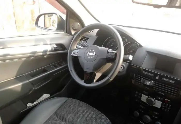 Продам OPEL ASTRA H Рестайлинг Седан 2010, фотография 9